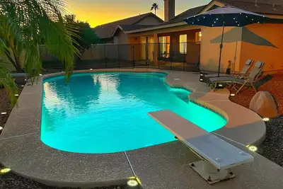 Image de Diving Pool, Family Friendly & Pet Friendly @Cozy Mesa home close to everything!