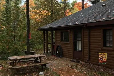 Image de Cozy river cabin, steps away from blue ribbon fishing hiking trails.