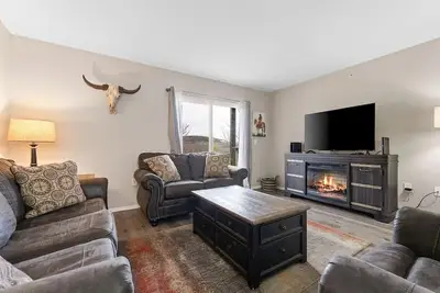 Image de 5miles or less Branson Strip, Table Rock & Dollar City. Thunder Ridge Arena 6\/13