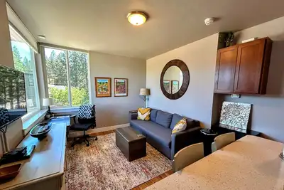 Image de Awesome location/place: River trail, Old Mill District, easy drive to the Mt.