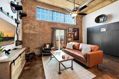 The Crossing at 202- Downtown Waco/ Steps to Silos