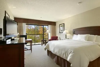 Image de Rare Find Outdoor Pool, Parking, Pets Allowed, Close to Johnny Appleseed Park!