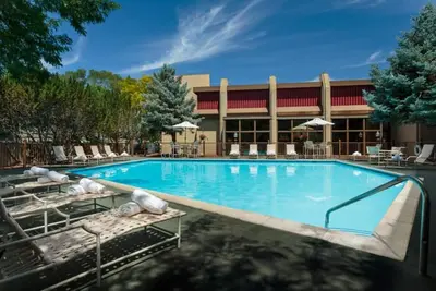 Image de Rare Find Outdoor Pool, Parking, Pets Allowed, Close to Johnny Appleseed Park!