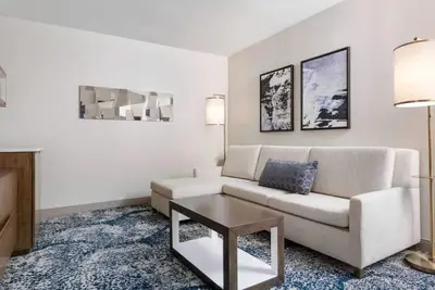 Image de Virginia Gem! 3 Comfortable Units, Pool, Close to First Landing State Park