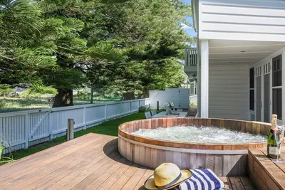 Image de Beach Front House Outdoor Hot Tub Sauna Stunning Views