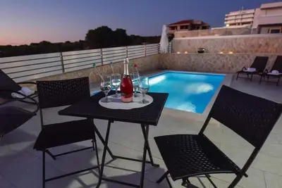 Image de Apartments Funtastic for 12 with Private & Heated Pool