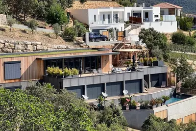 Image de Villa Mélézia en bois des Vosges, avec piscine, située à 15 mn des plages