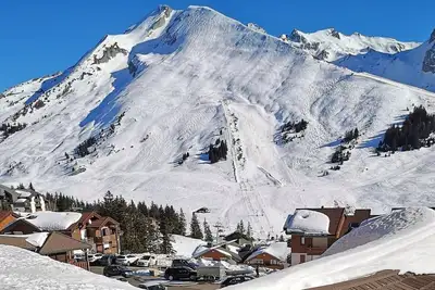 Image de Appartement avec terrasse vue panoramique et skis aux pieds