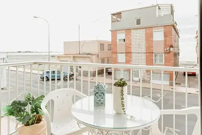 Image de Apartment facing the sea, familiar and cozy.
