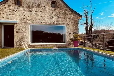 Image de La Grange des Pyrénées avec piscine chauffée et jacuzzi