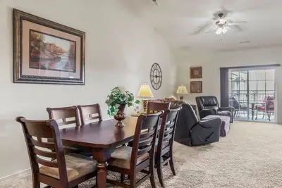 Image de Golf Course Condo • 2 Bedroom Condo • Balcony • Ticket & Golf Deals