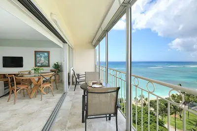 Image de Waikiki Shore ocean views, full kitchen, steps from beach, and near it all!