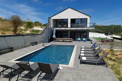Image de The long Barn Ericeira cascade pool/sunken outdoor lounge, walk to beach (18)