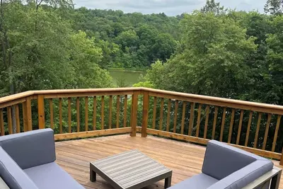 Image de Lake views! Hot tub! Family & pet friendly!