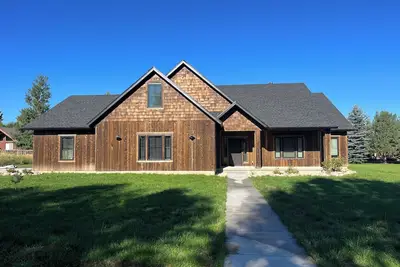 Image de Over 300” of snow! Come play, eat and hot tub!