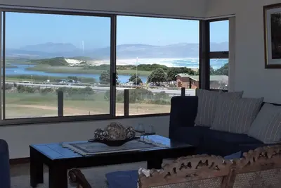 Image de Perlemoen 4 : 3bedr\/ 2bathr villa, inside Bbq. Best all round view in Kleinmond.