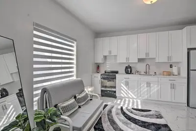 Image de Sleek Hialeah Guest Suite on Golf Course!