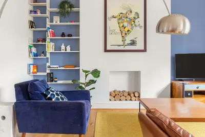 Image de Spacious designer duplex. Fabulous location