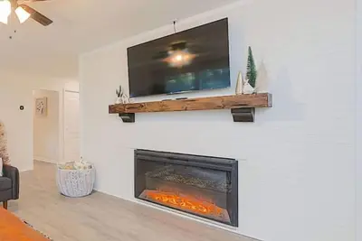 Image de Next to Cnu! | New Listing with Beautiful Finishes