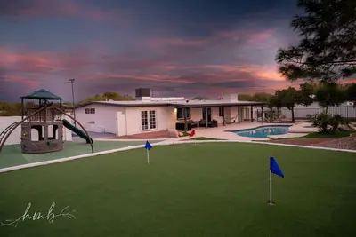 Image de Spacious Desert Retreat: Pickleball, Pool & Spa, Putting Green, & Playground