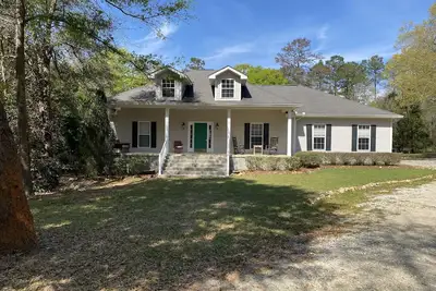 Image de Lakefront, private pool-hot tub. Huge dock. Close to boat ramp. Amazing sunsets.