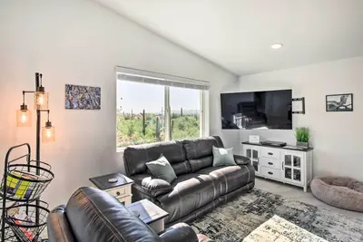 Image de Classy Tucson Escape w/ Fire Pit on 5 Acres!