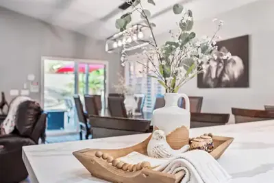 Image de Modern Southwest home w/heated pool oasis