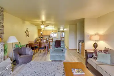 Image de Bigfork Condo w/ Hot Tub Access, By Lake!