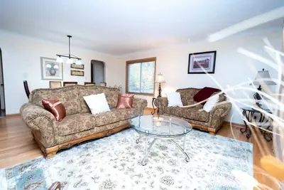 Image de Cozy 5br Home with free Wi-Fi & Free Parking with Weekly and Monthly Discounts