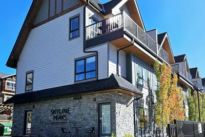 Image de Townhouse w/ Garage in Prime Location - Sleeps 8 + Pool and Hot Tub