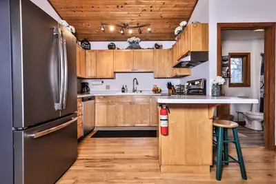 Image de 🌟Family Getaway🔥FirePit🔥Game room🌟Lake Front💧Private Location🌟Close to town🏖️