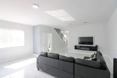 Image de Sleek & Modern Townhome | Shared Backyard Oasis