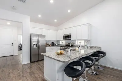 Image de Newly listed Family-sized near State Farm stadium spring training& Westgate