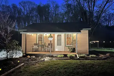 Image de White Oak Cottage and Wi-Fi! ! Celebrate the holidays in our country cottage!