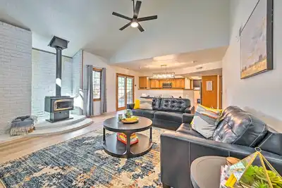 Image de Spacious Flagstaff Home w/ Hot Tub & Grill!