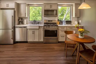 Image de This private residence is perfect for an extended stay or executive relocation. .