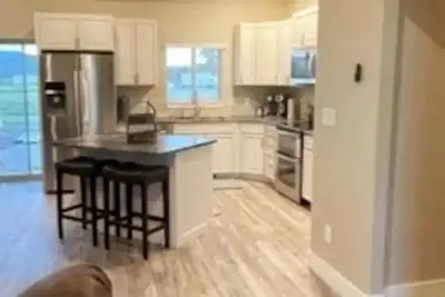 Image de Brand New 3 Bedroom Cottage in the country.