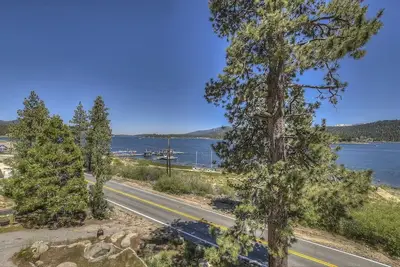 Image de Peaseful Lake front home, The Best Lake Views, Elevator & Boat Dock