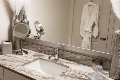 Trendy & chic 1 Bdr apt located in Trinity Groves