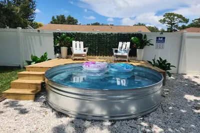 Image de Near Beaches - Mario Game Room - Cowboy Pool