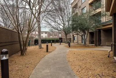 Image de Close to George W. Bush Presidential Center! Pet-Friendly, Free Parking, Pool!