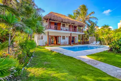 Image de Beachfront home with private pool, beach access, balcony with ocean views, patio