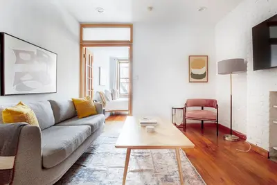 Image de Tasteful Nolita 2br w/ W/D, nr SoHo, by Blueground