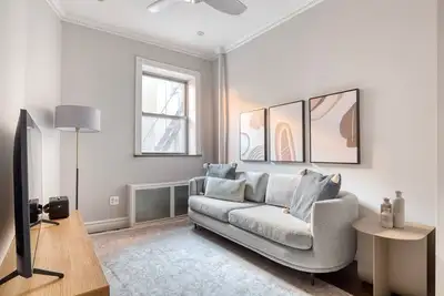 Image de Hip East Village 1br w/ W/D & Balcony, nr Gramercy, by Blueground