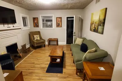 6 Bedroom Bungalow in the Heart of Hampton