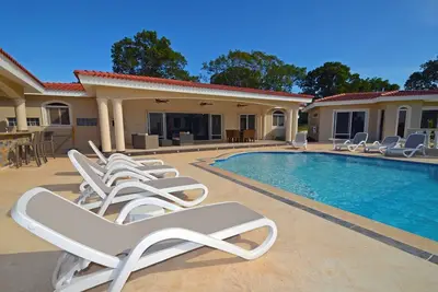 Image de Enjoy a hot  winter in a tropical island!