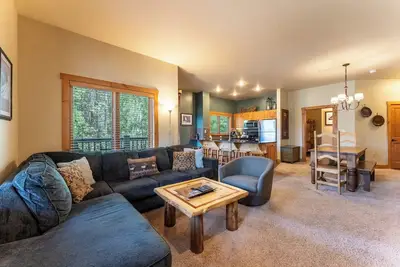 Image de Condo in River Run w/ Private Balcony; Short Walk to Lifts/Dining/Shopping!