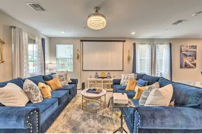 Image de New! Luxurious Henderson Home: 16 Mi to The Strip!