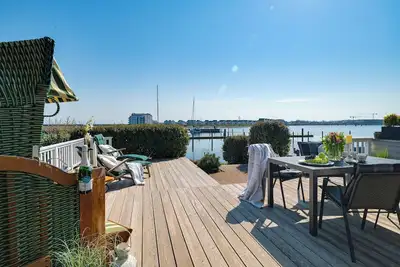 Image de Wooden holiday home \"Bootshaus\" with sauna, bathing jetty and south-facing terrace with Baltic Sea view