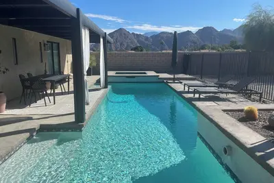 Image de Renovated Pool House with Golf Course & Mountain Views & Spa-like Masterbath.